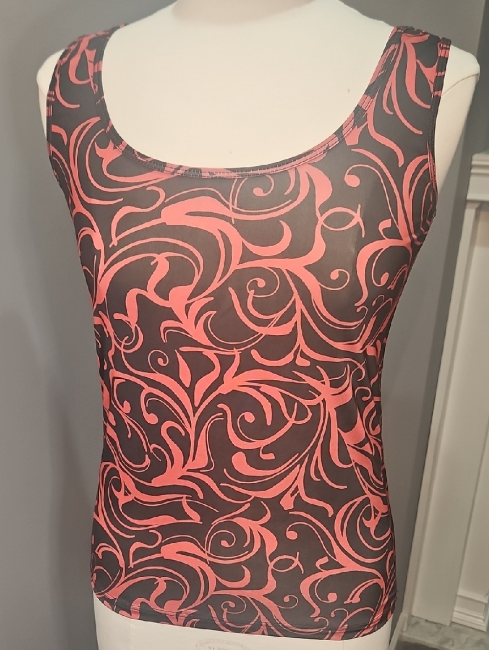 Sleeveless Coral Swirl Scoop Neck Top